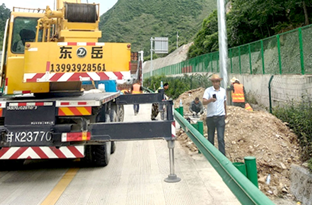 耀霖交通助力陇南高速路波形护栏改造项目